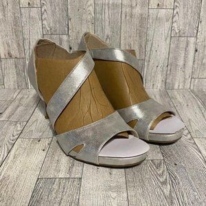*Brand New In Box* Life Stride Silver Heels Size 9M